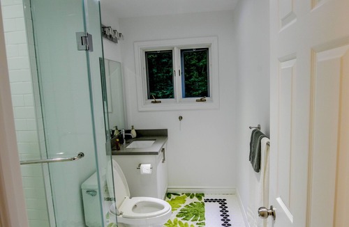 Leeds and the Thousand Islands Cottage | Serenity Awaits you at Grippen Lakehouse (Lakefront)