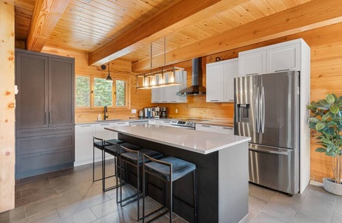 Lac-Superieur Cabin | Charming Lac Supérieur Chalet: Private Spa & Sauna