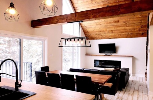 Notre-Dame-de-la-Merci Ski Chalet | The Rustik | Private SPA | Pool Table| Lake Access