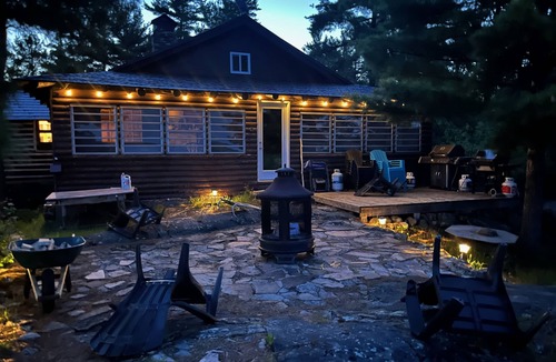 Jumbo Island Cottage | McGregor Bay Heritage Log Lodge Pet Friendly