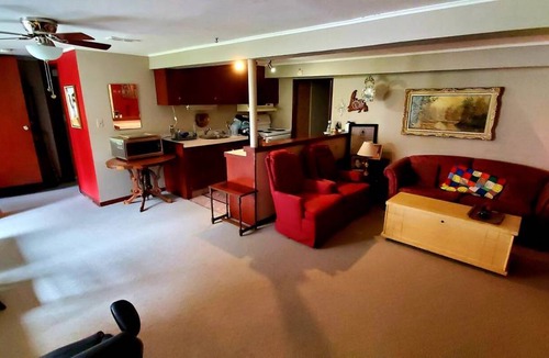Toronto Resort | Private room ∙ 1 guest