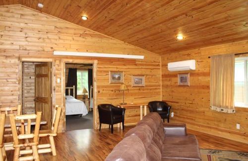 Deer River House | Cabin 11 - Modern open plan cabin with AC