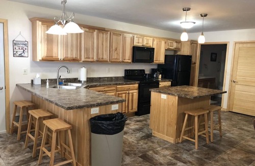Hines Villa | Cabin 14 Lakefront Family Resort