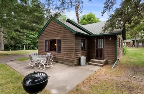 Pine River Apartment | Cabin 3 at Heaths Resort