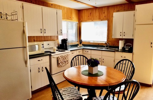 Marmora Cottage | Cabin on Crowe Lake