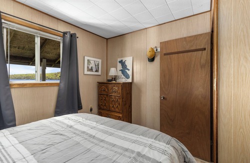 Algoma District Cabin | Cabin on crystal clear Lonely Lake
