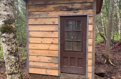 Brudenell Cabin | CABIN overlooking pond + HIKING to waterfalls & lookouts (completely off-grid)