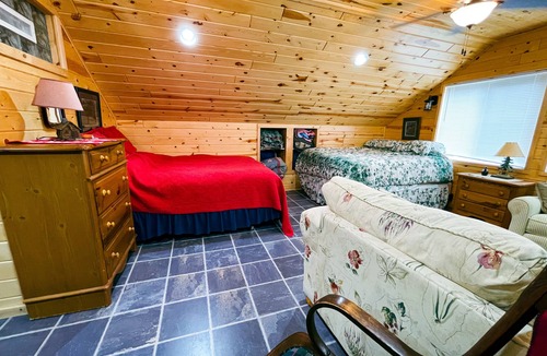 Backus Cabin | Cabin Retreat Nestled Among the Pines