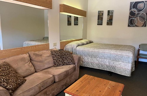 Calabogie Hotel | Calabogie Motor Inn