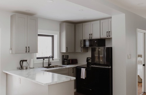 Calvin Cottage | Calvin Container Cottage - A shipping container cottage w/all modern amenities!