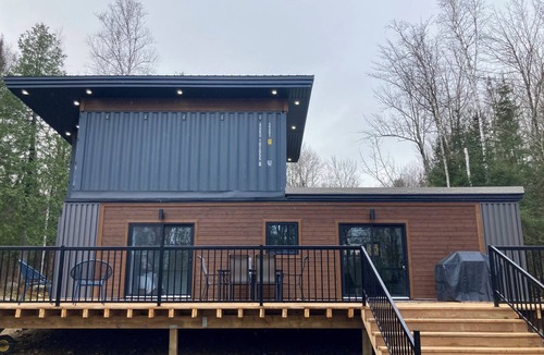 Calvin Cottage | Calvin Container Cottage - A shipping container cottage w/all modern amenities!