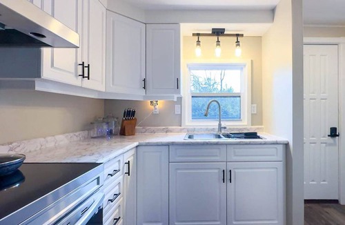 Bayfield Cottage | Cameron's Peaceful Pines, King Bed!