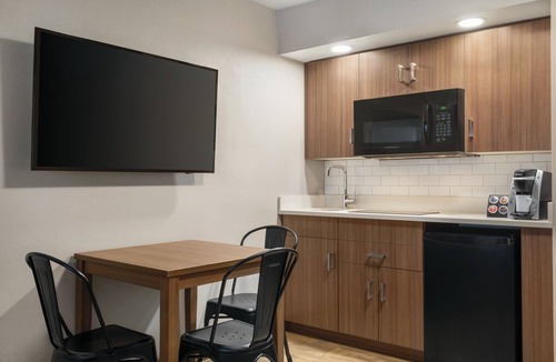Airdrie Hotel | Canalta Hotel Airdrie