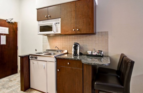 Camrose Hotel | Canalta Hotel Camrose