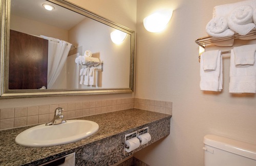 High River Hotel | Canalta Hotel High River
