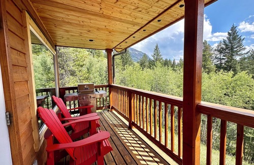 Canmore Cabin | Canmore Alpine Hostel - Alpine Club of Canada