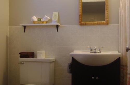 Ivy Lea Hotel | Capricorn Motel Royale 1000 Islands