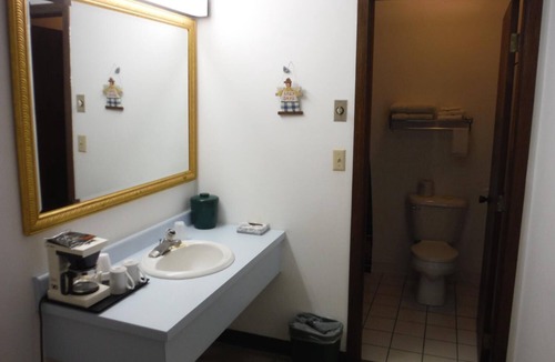 Cannon Falls Hotel | Caravan Motel