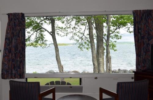 Algoma District Hotel | Carolyn Beach Inn