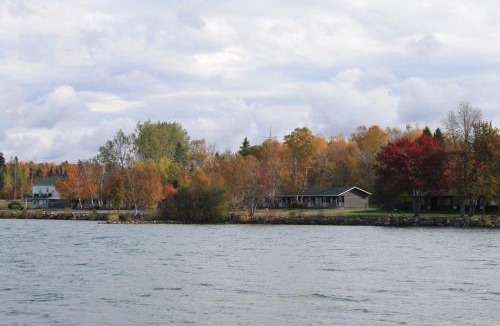 Algoma District Hotel | Carolyn Beach Inn