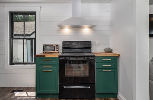 Hillier House | Carson's Creek - Serene Yard and Hot Tub