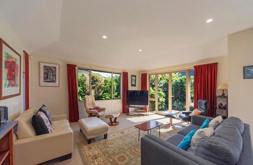 Nelson House | Casa Bella - Nelson Holiday Home