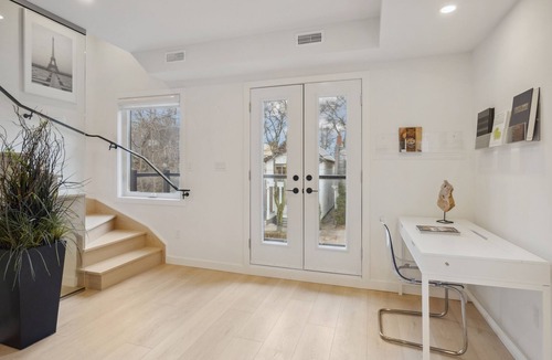 Midtown Toronto Apartment | Casa Loma 2 Storey + 2 Bdrm Loft UofT and Yorville