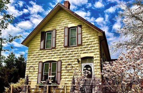 Walkerton House | Cassidy Country Connection