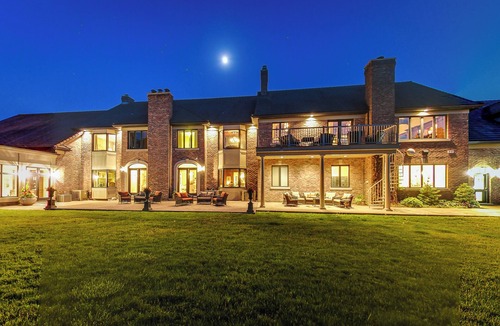 Grimsby Other | Castle with Great Views: GTA Skyline & Modern Cities & Nature Mountains & Beach