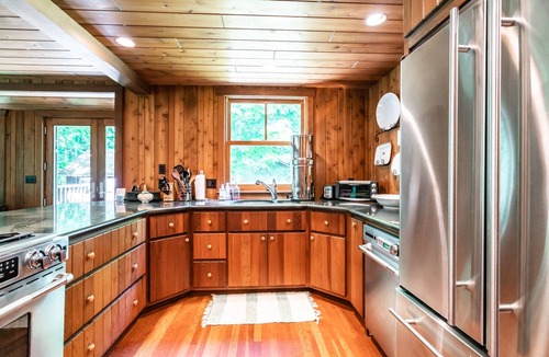 Port Colborne House | Cedar Bay Beachfront Paradise