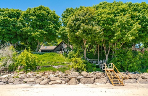 Port Colborne House | Cedar Bay Beachfront Paradise