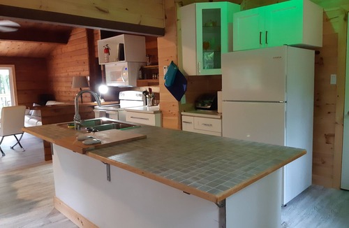 Adolphustown Cottage | Cedar Cottage Dream - Newly Renovated and Sleeps 5