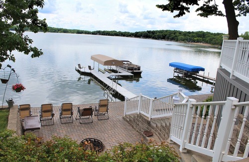 Annandale House | CEDAR ESCAPE - Your Lake Home Away From Home