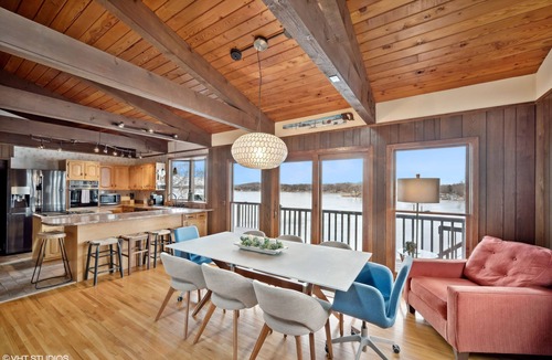Annandale House | Cedar Lake getaway with sauna - pontoon rental!