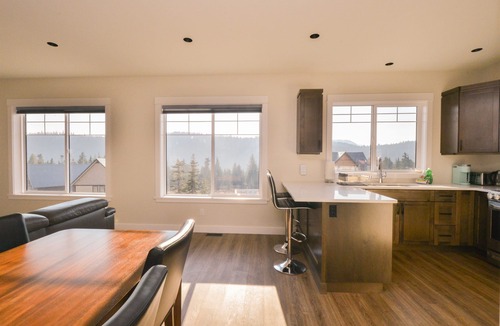Courtenay House | Cedar Lodge | Mountain View, EV Charger, Ping Pong
