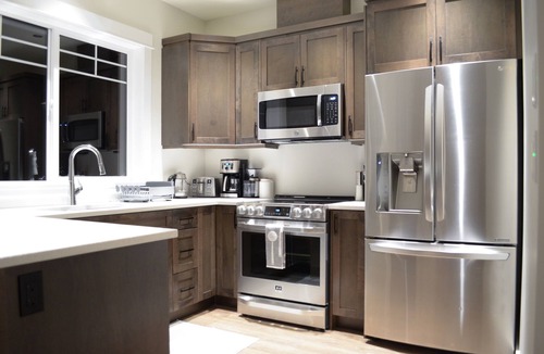 Courtenay House | Cedar Lodge | Mountain View, EV Charger, Ping Pong