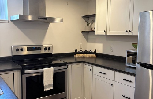 Bowmanville Apartment | Cedar Suite -Walking distance to cafés w/full kitchen, laundry & outdoor dining