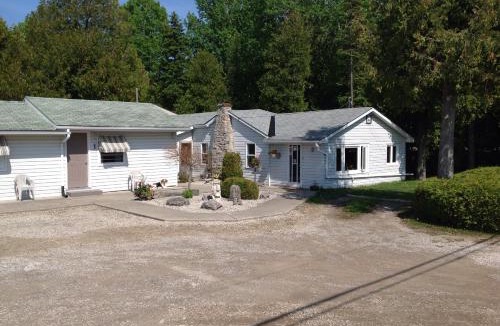 Tobermory Hotel | Cedar Vista Motel