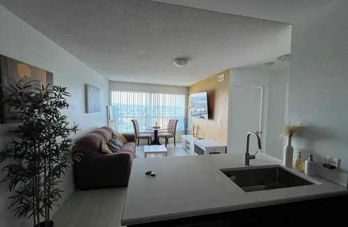 Agincourt Condo | Central 1BR + Den - 15 Mins to Downtown!
