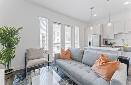 Highland Apartment | Central Hyde Park Studio Close to UT Moody Center