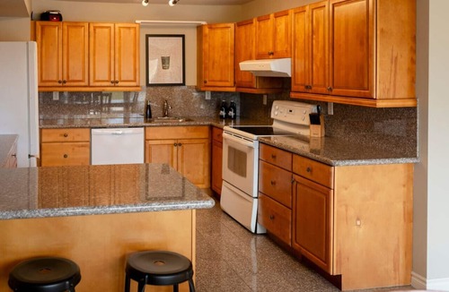 Prince Edward House | Central PEC gem - Sleeps up to 6
