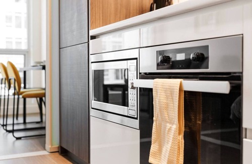 Richmond City Centre Condo | Central Richmond - Studio