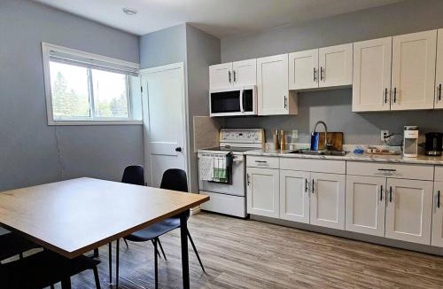 Thunder Bay Apartment | Central Thunder Bay Retreat