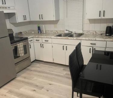 Windsor Apartment | Centrally located 3BDRM home in CityCore!