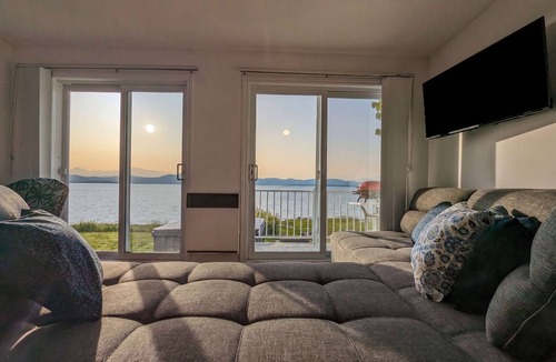 Cap-Saint-Ignace Ski Chalet | Chalet #8 Waterfront | Spa | Fireplace | Wifi | AC