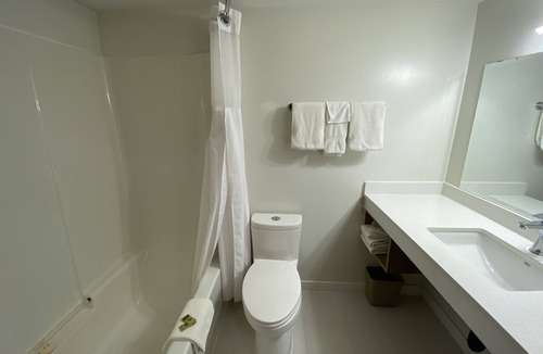Valemount Hotel | Chalet Continental