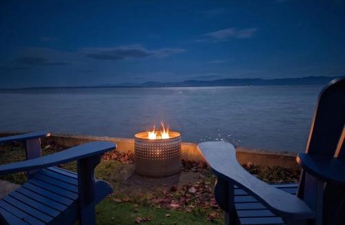 Cap-Saint-Ignace Ski Chalet | Chalet Studio #6 Waterfront with Spa, Fireplace & Wifi