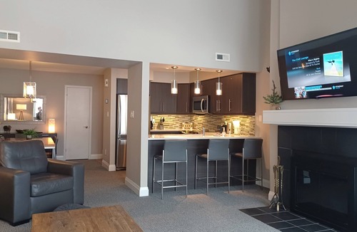 The Blue Mountains Condo | Chalet Styled Townhome, Very Clean. Free Night Stay.