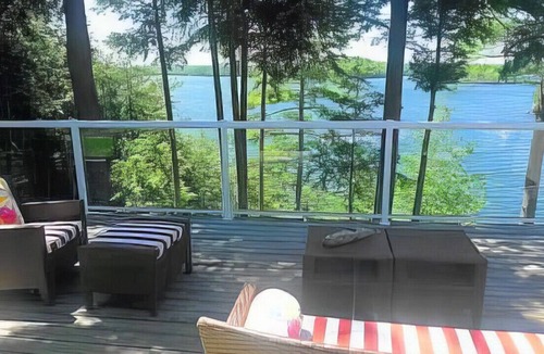 North Kawartha House | Chandos Lake Magic: Stunning Vistas, Beauty, and Sunsets