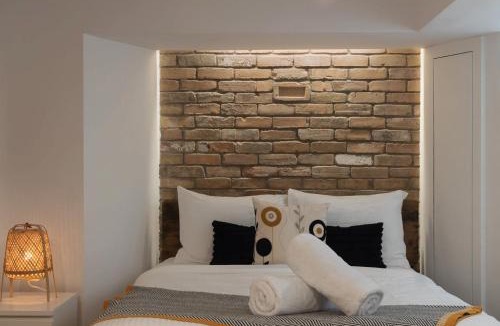 Midtown Toronto Apartment | Chaplin crescent